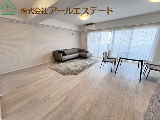 パレ・ロワイヤル田寺東ウエストコート　中古マンションの居間・リビング