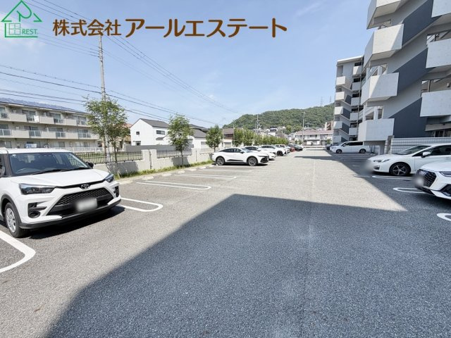 パレ・ロワイヤル田寺東ウエストコート　中古マンションの駐車場