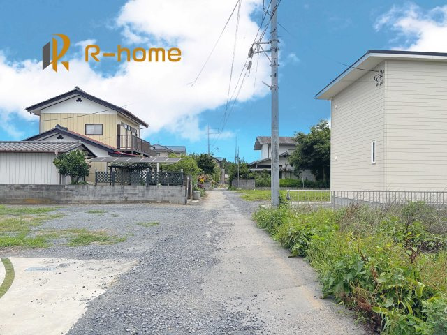 水戸市元吉田町　売地　建築条件なしの前面道路含む現地写真|周辺環境も併せて案内致します♪
閑静な住宅地で笑顔あふれる新生活！
ぜひ現地へお越しください♪