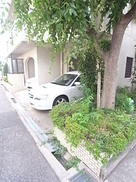 インペリアル塚口の駐車場