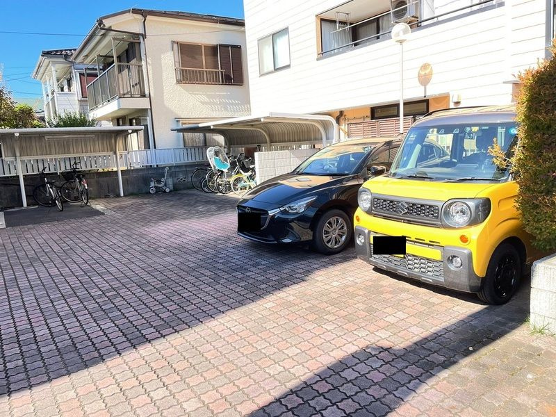 ローゼス小金井の駐車場