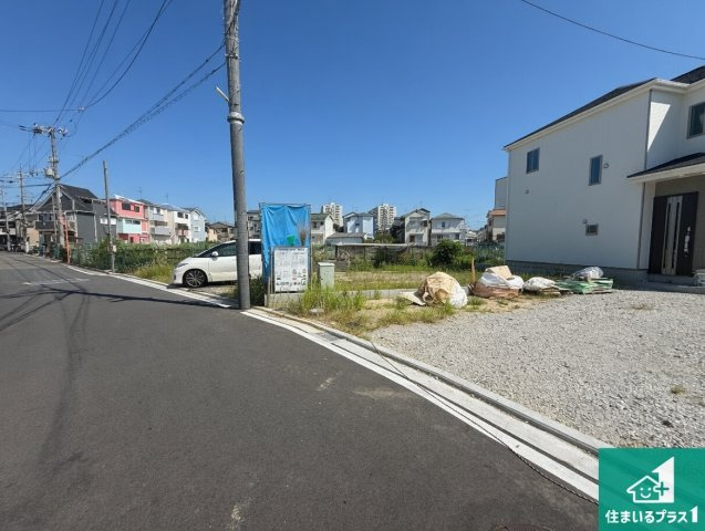 松原市立部　新築一戸建ての前面道路含む現地写真|現在建築中！落ち着いた街並みで新生活を始めることが出来そう！周辺の物件も併せてご紹介させて頂きます！