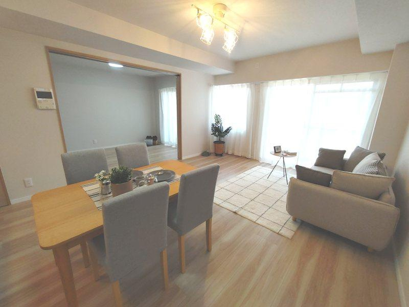 グランコープ枚方香里ヶ丘のダイニング|LDK15.9帖
■物件内覧・資金計画相談・住宅ローン相談、リフォーム相談、お問合せ受付中■
※当日・翌日のご内覧、ご相談はお電話でのお問合せがスムーズです！