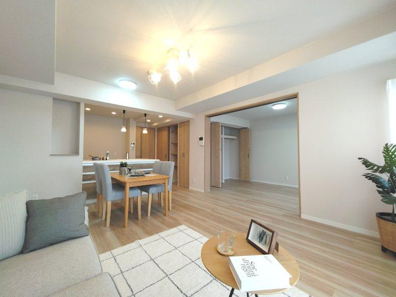 グランコープ枚方香里ヶ丘の居間・リビング|LDK15.9帖
■物件内覧・資金計画相談・住宅ローン相談、リフォーム相談、お問合せ受付中■
※当日・翌日のご内覧、ご相談はお電話でのお問合せがスムーズです！