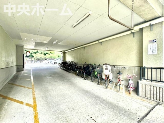 パークハイム東陽町の駐輪場|【自転車置き場】最新の空き状況や費用などの詳細は担当スタッフまでお問い合わせください。