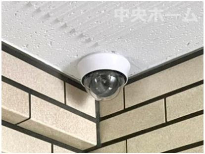 パークハイム東陽町の防犯設備|【防犯カメラ】何かあった時の大事な証拠になることももちろんなりますが、防犯というくらいですので大事なのは防犯カメラがあることによって抑止力につながることですよね。