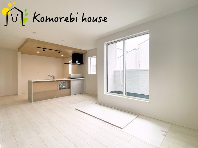 さいたま市大宮区寿能町2丁目　1期　新築一戸建て　リナージュエクスジー　01の居間・リビング|26.9.8