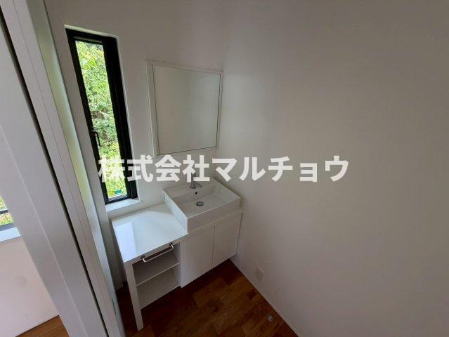 南紀の台戸建の独立洗面台|独立洗面台で身支度をすべて済ませてしまいましょう