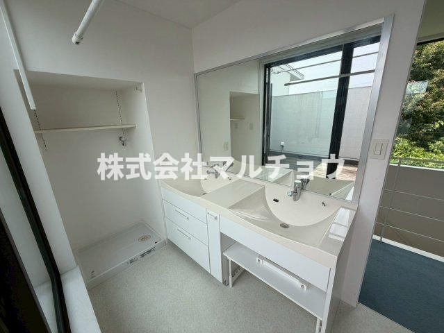 南紀の台戸建の洗面所|コンパクトで使いやすい洗面所