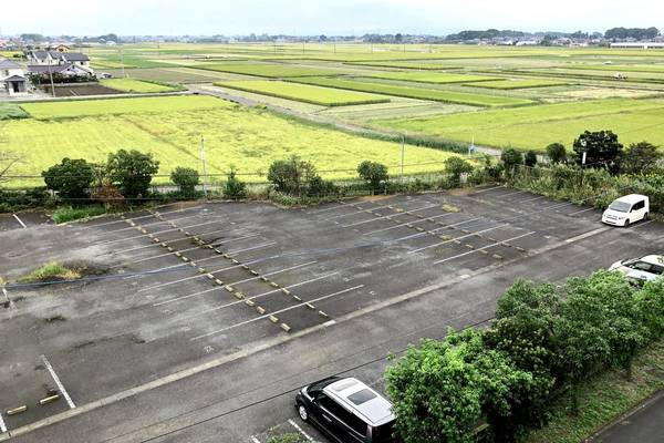 ビレッジハウスなかのめ1号棟の駐車場|駐車場があります