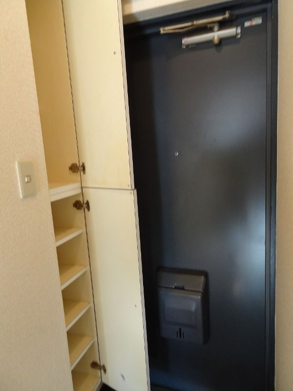 ローズガーデンＡ３２番館　A-032の玄関