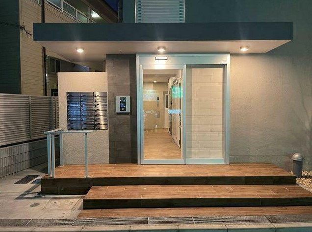 清瀬市野塩５丁目の賃貸マンションのエントランス