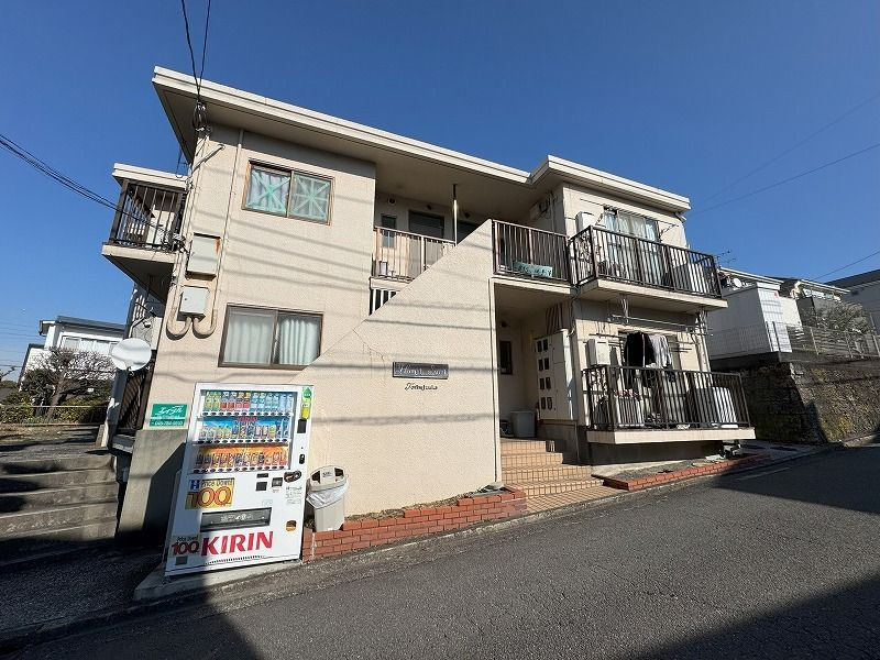 横浜市金沢区富岡東３丁目の賃貸マンションの外観
