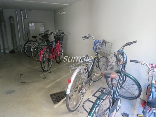 エテルノ板橋本町のその他共用部分|嬉しい屋根付き駐輪スペースです♪