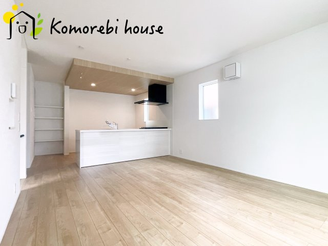 さいたま市大宮区寿能町2丁目　1期　新築一戸建て　リナージュエクスジー　02の居間・リビング|こちらの居間で趣味の時間をお楽しみください