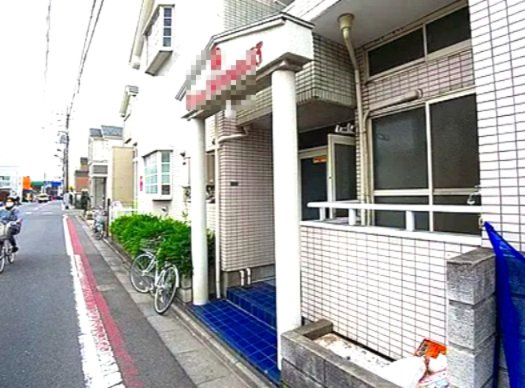 足立区一ツ家３丁目のアパートのエントランス