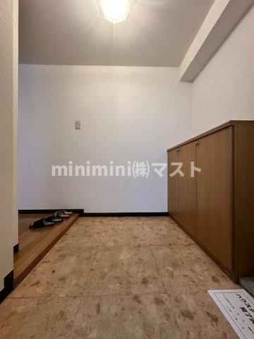 ウィステリア谷町の玄関