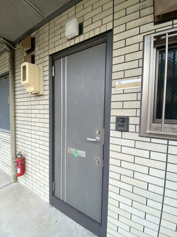 グリーンハウス新美の玄関