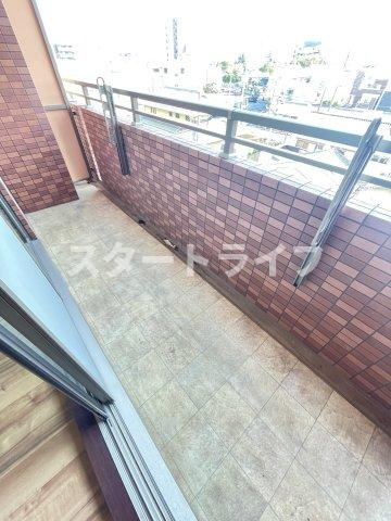 大阪市淀川区西三国４丁目の賃貸マンションのバルコニー