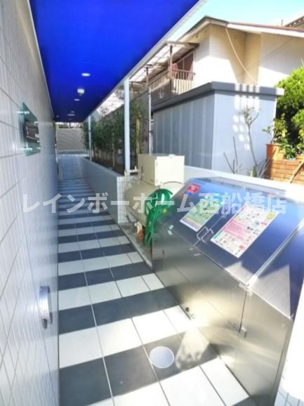 浦安市今川２丁目のアパートのロビー