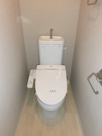 大阪市中央区南船場３丁目の賃貸マンションのトイレ