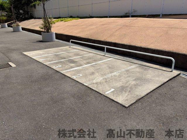 RJRクオーレ東郷駅前の駐車場