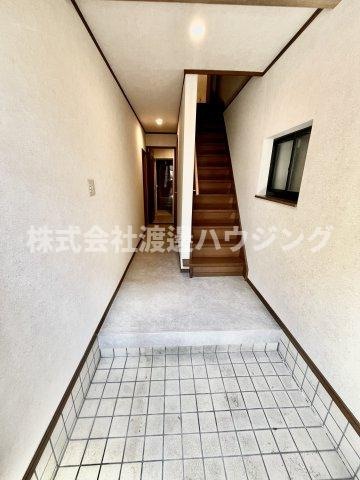 寝屋川市池田1丁目5戸建貸家の玄関