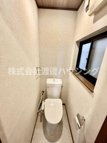 寝屋川市池田1丁目5戸建貸家のトイレ