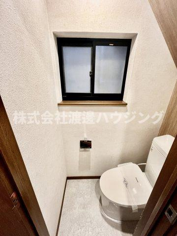 寝屋川市池田1丁目5戸建貸家のトイレ