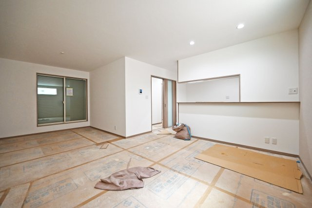 尼崎市稲葉荘1丁目新築一戸建て│3LDK+駐車1台可のダイニング|陽光が差し込みやすい2階LDK。
18.5帖の広さで、ゆったりとした暮らしが叶います。
