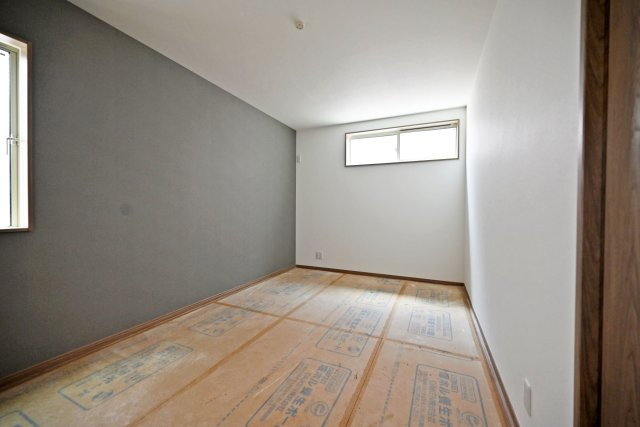 尼崎市稲葉荘1丁目新築一戸建て│3LDK+駐車1台可の寝室|-2階主寝室-
ベッドを置いてもゆとりのあるレイアウトです。