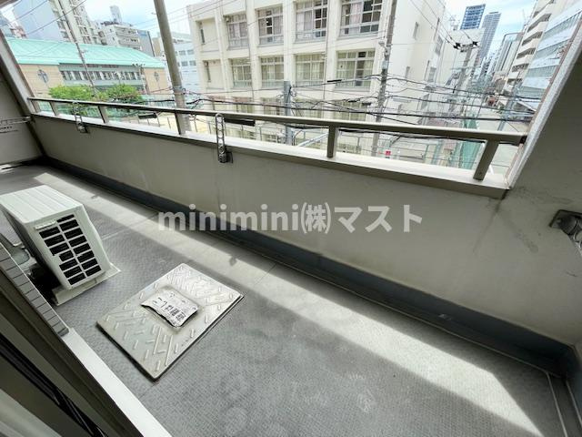 ウィステリア谷町のバルコニー