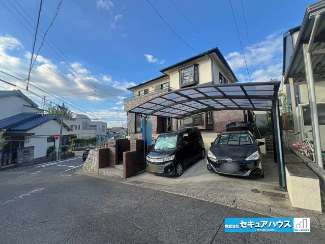 【中古戸建】日進市東山7丁目の前面道路含む現地写真|【駐車場】
◆カーポート付きで並列駐車2台可能です♪
◆閑静な住宅街で、前面道路幅員車通り少ないため駐車も楽々です！　　　　　　　　　　　　　　　　　　　　　　　　　　　　　　　　　　　　　　　　　　