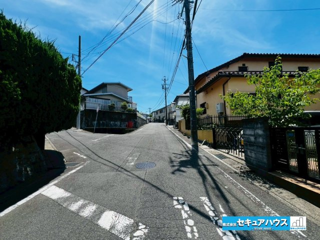 【中古戸建】日進市東山7丁目の前面道路含む現地写真|事前予約にて現地ご見学いただけます！お気軽にお問い合わせください♪
■株式会社　セキュアハウス■
住宅ローンに強く、知識、経験豊富なスタッフ在籍
お客様に寄り添い、ご成約後もサポート致します。　　　　