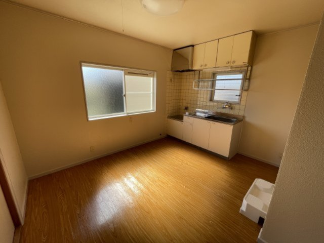 ハウス久野の居間・リビング|別部屋同一間取りのお写真となります。