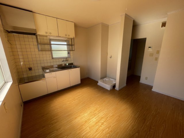 ハウス久野の居間・リビング|別部屋同一間取りのお写真となります。