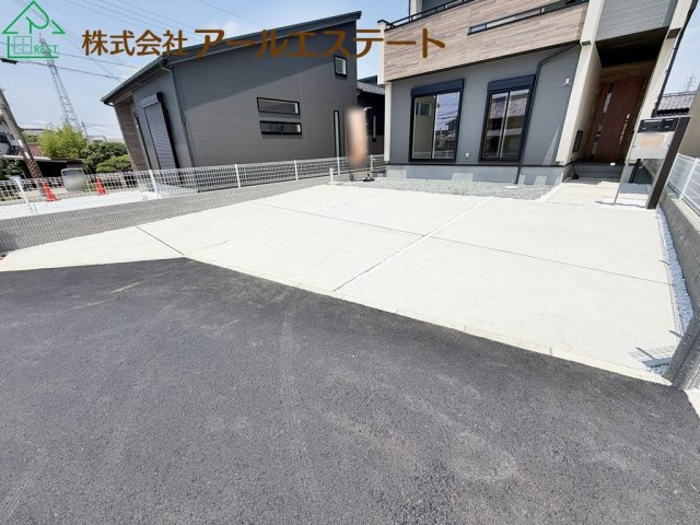 加古川市野口町坂元　　新築戸建の駐車場