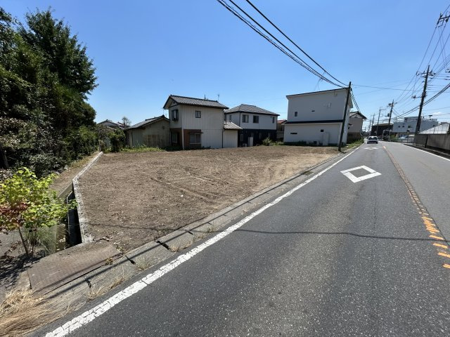 売地　前橋市亀里町の前面道路含む現地写真