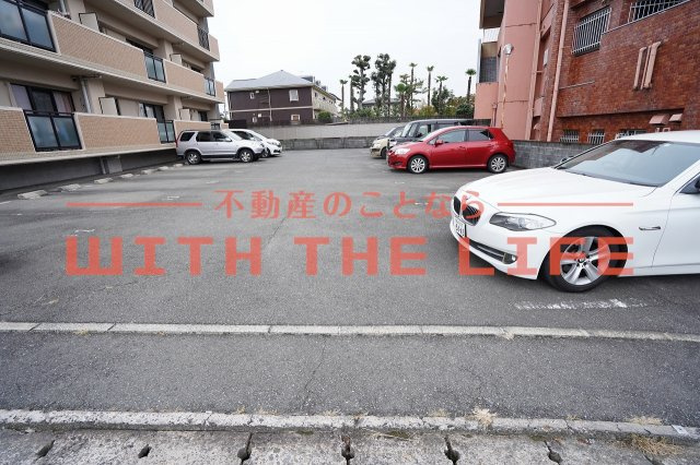 グリーンヒル櫛原【キャッシュバック対象物件】の駐車場|駐車場に車を止められます