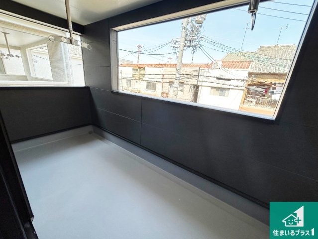 大阪市生野区田島　第4期　新築一戸建てのバルコニー|ワイドバルコニーは洗濯物を干すスペースが広いのでご家族が多くても安心！
