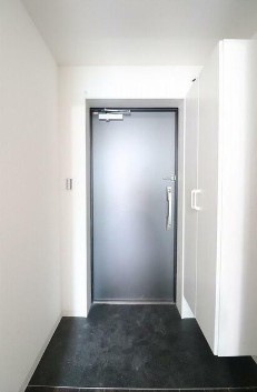 【玄関】 | La Douceur杉並和田 | 大きいシューズクローゼット。