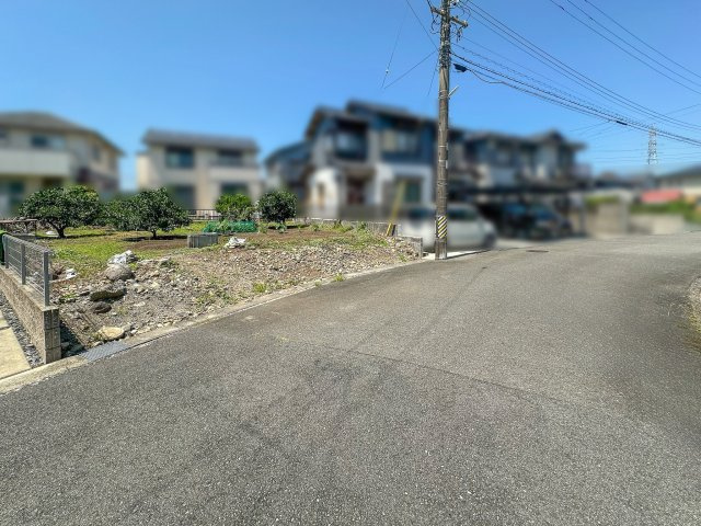 いなべ市大安町中央ヶ丘1丁目の前面道路含む現地写真