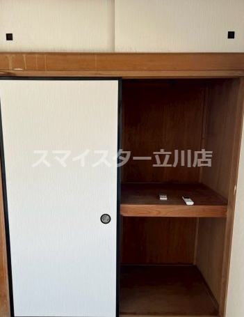 青梅市東青梅１丁目の賃貸マンションの収納