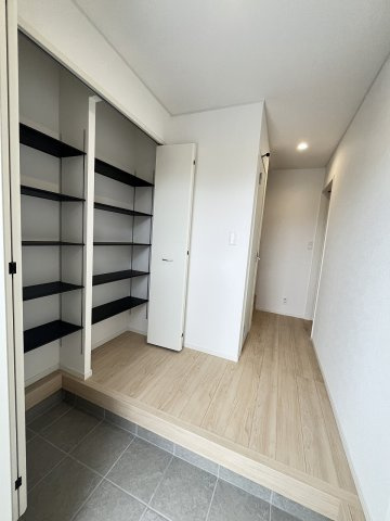 【玄関】 | 福岡市早良区干隈5丁目第16　1号棟（全2棟）【仲介手数料無料・0円】 | 現地写真。