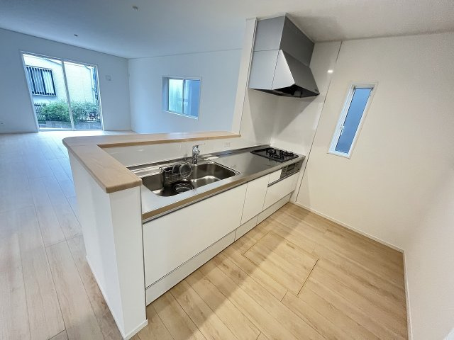 【キッチン】 | 福岡市早良区干隈5丁目第16　1号棟（全2棟）【仲介手数料無料・0円】 | 施工例。施工例は完成時と異なる場合があります。