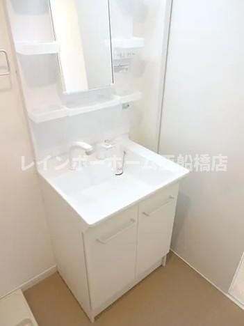 船橋市習志野台１丁目のアパートの洗面所