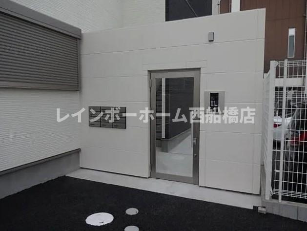船橋市習志野台１丁目のアパートのエントランス