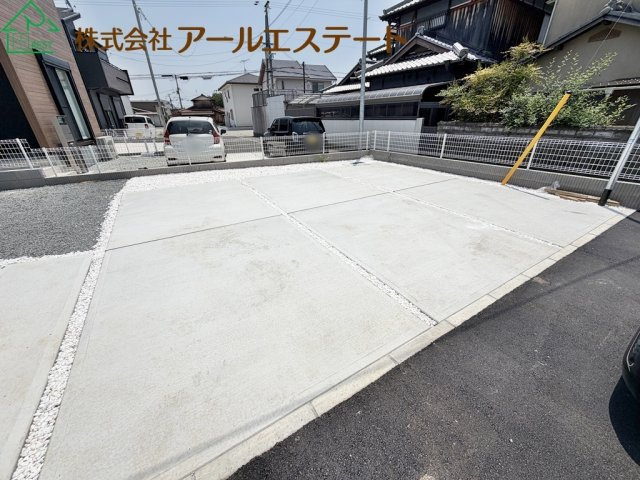 加古川市野口町坂元　　新築戸建の駐車場