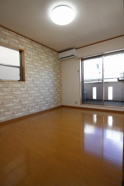 横浜市保土ケ谷区西久保町のアパートの居間・リビング