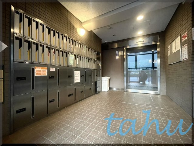 杉並区高円寺南５丁目の賃貸マンションのエントランス